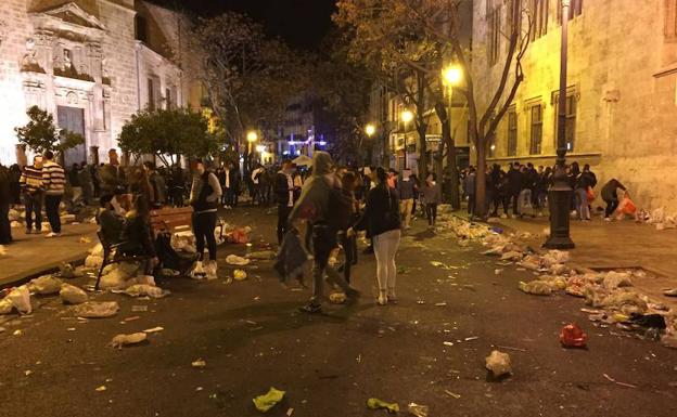 Valencia multará el botellón en las calles cedidas a las fallas para fiestas