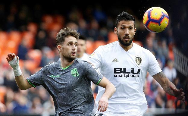 El Valencia paraliza la renovación de Garay