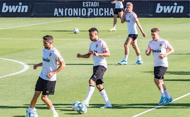 Coquelin y Ferran, convocados para el Valencia-Alavés y Mangala se queda fuera de nuevo