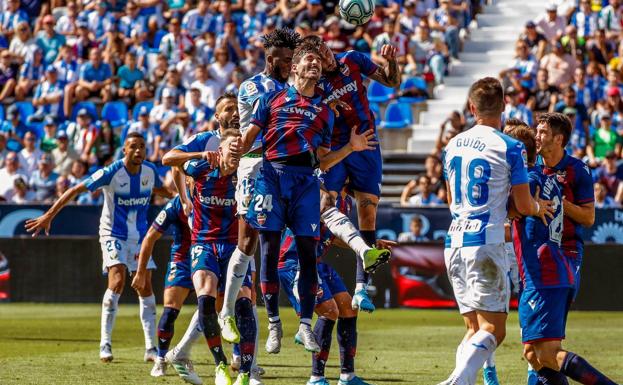 Aitor emula a Keylor para sostener al Levante