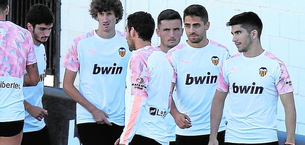 Carlos Soler y Gameiro alegran la mañana a Celades