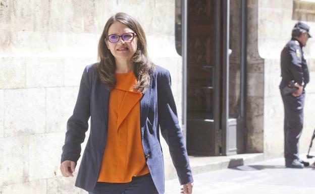 Oltra, sobre la EMT: «Si roban un cuadro en la vicepresidencia, ¿me harán dimitir a mí?»