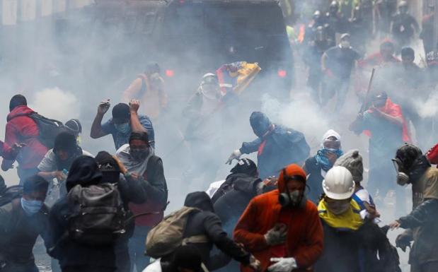 Las protestas en Ecuador contra el alza de combustibles dejan más de 700 detenidos