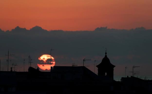 Valencia y Castellón viven una noche tropical con temperaturas que no han bajado de los 20 grados