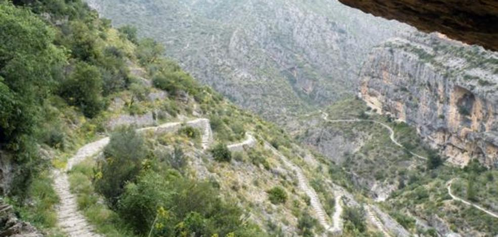 Dos jóvenes, heridos tras una caída en el Barranc de l'Infern