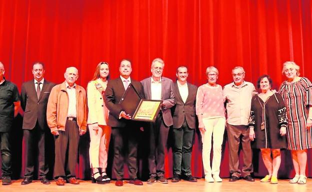 La Societat Joventut Musical de Albal recibe el premio honorífico por sus 90 años de vida