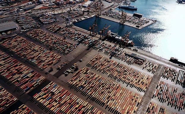 Cosco no logra el visto bueno para ampliar el puerto del Pireo en su pulso con Valencia