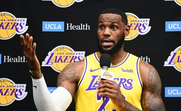 LeBron James, criticado por culpar al gerente de los Rockets en la polémica China-NBA