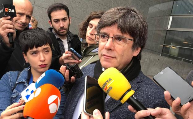 La Fiscalía belga no examinará la euroorden contra Puigdemont al recibirla solo en español