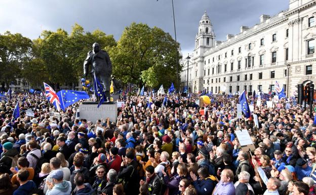 Cientos de miles de manifestantes piden en Londres un nuevo referéndum sobre el 'brexit'