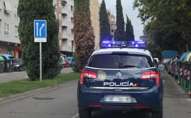 Dos hombres violan a una joven en Valencia y luego le roban