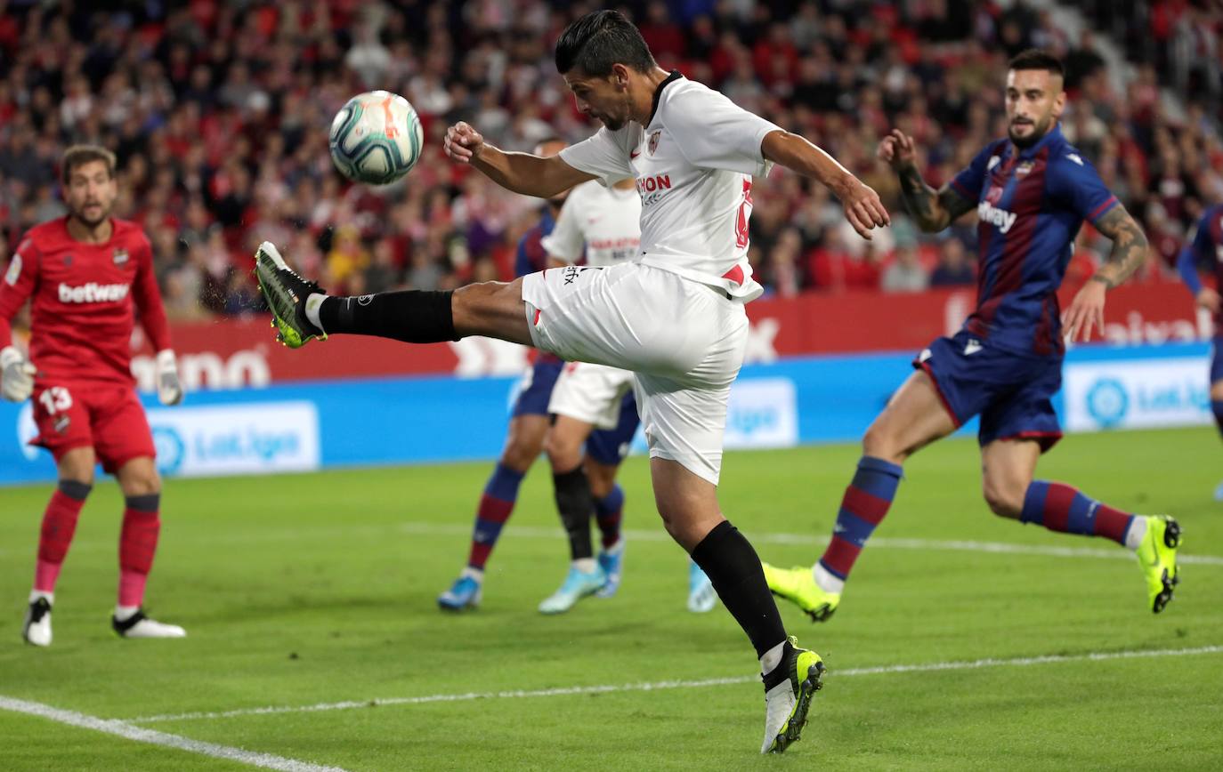 Todas las fotos del Sevilla - Levante en el Pizjuán