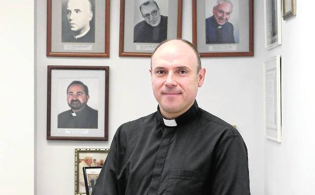 José Ignacio Llópez, Clavario-director del Colegio San Vicente Ferrer: «Ya enseñábamos a leer a las niñas en el siglo XVIII»