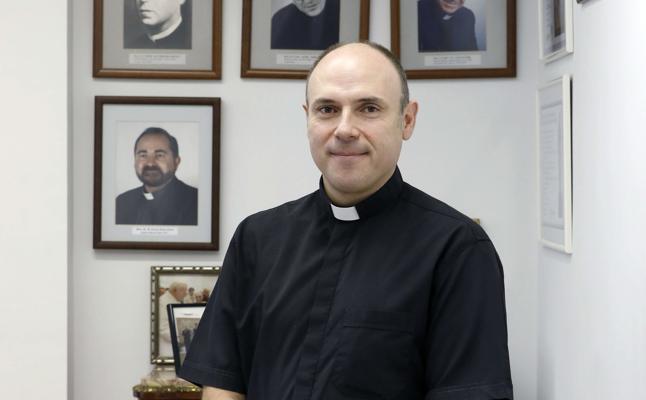 José Ignacio Llópez, Clavario-director del Colegio San Vicente Ferrer: «Ya enseñábamos a leer a las niñas en el siglo XVIII»