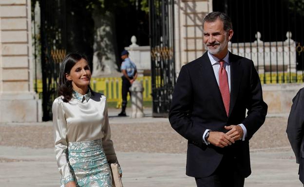 Los Reyes viajan a Cuba en su primer viaje de estado a la isla un día después del 10-N