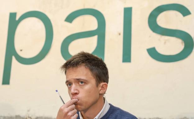 Errejón defiende en Asturias una financiación contraria a la de Compromís