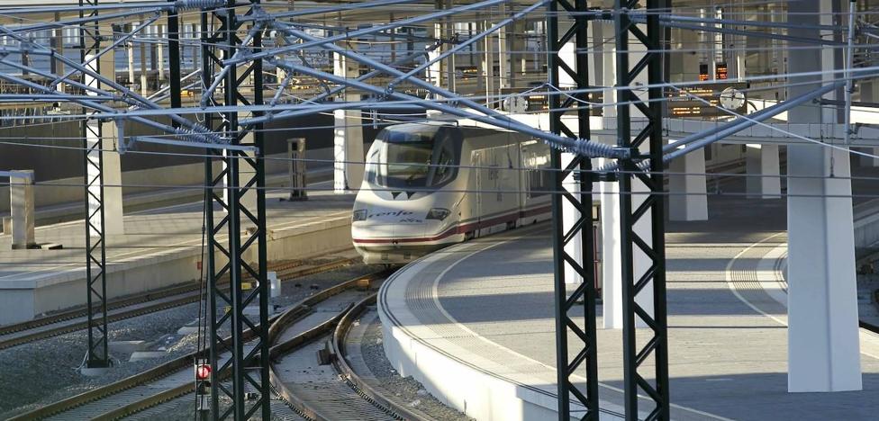 Retrasos en los trenes de la conexión Valencia-Barcelona por una avería