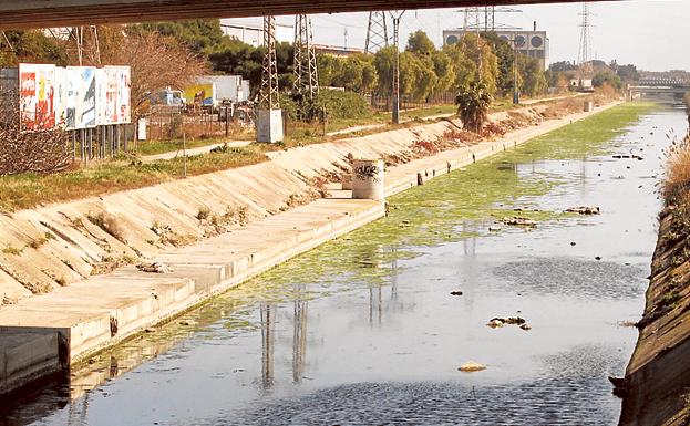 La fiscalía investigará la contaminación causada por la depuradora de Pinedo