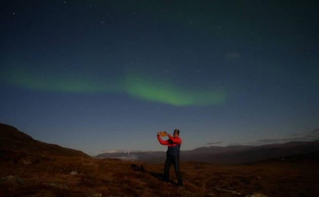 El embajador de la paella valenciana ante las auroras boreales