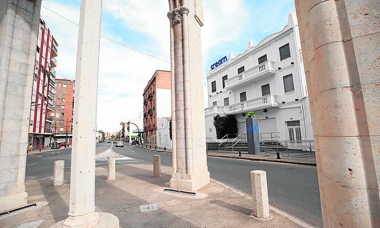 Dos heridos y un detenido tras un apuñalamiento junto a una discoteca en Valencia