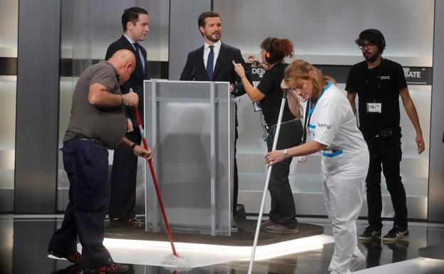 Un debate entre flechas y un adoquín