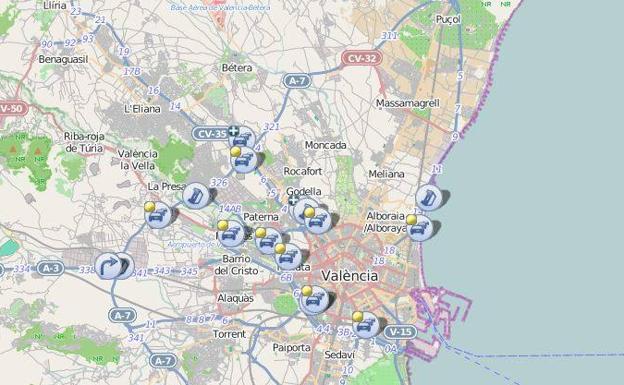 Un accidente de tráfico y atascos kilómetricos en los accesos a la ciudad