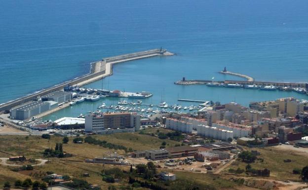 Derrame de gasóleo en aguas del puerto de Benicarló