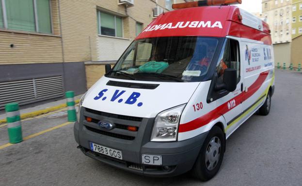 Un vehículo atropella a un hombre en una rotonda en Vinarós