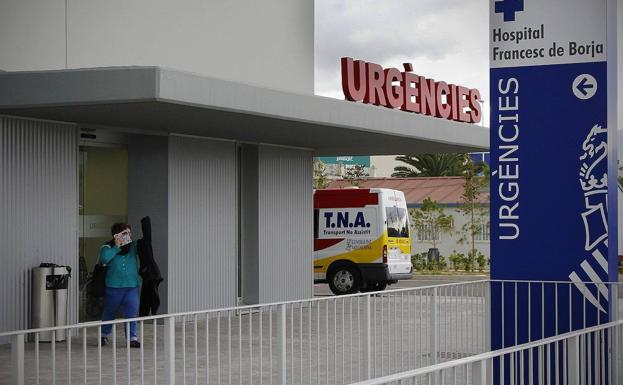 Un trabajador cae desde varios metros de altura en una empresa en Daimús