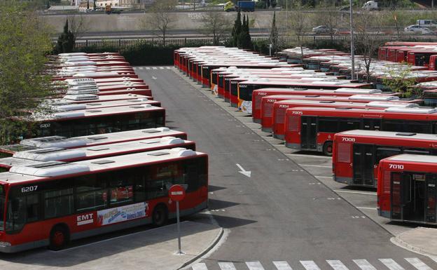 La oposición denuncia que el Ayuntamiento acorta a sólo dos meses la comisión de investigación de la EMT