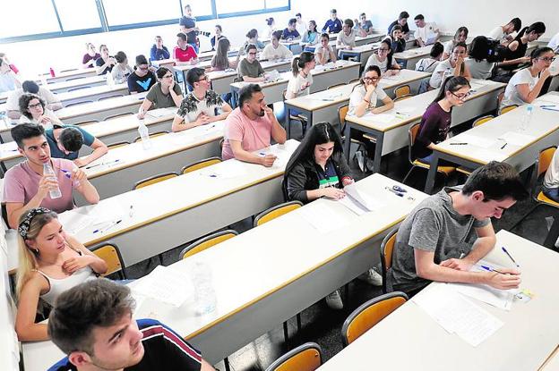 Los alumnos de Medicina de otras regiones se disparan tras la polémica selectividad