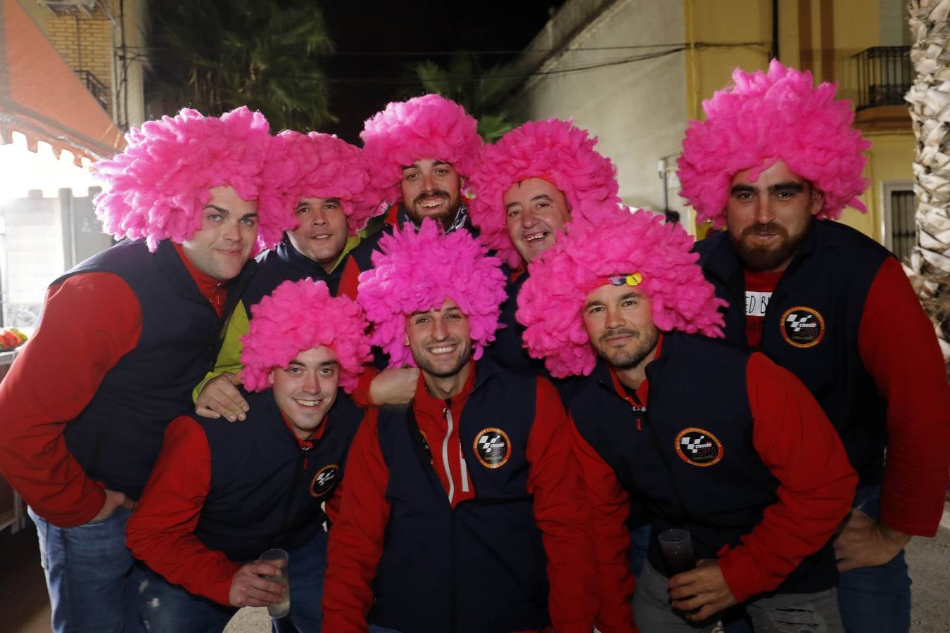 Miles de personas disfrutan en las calles de Cheste de la fiesta de las motos