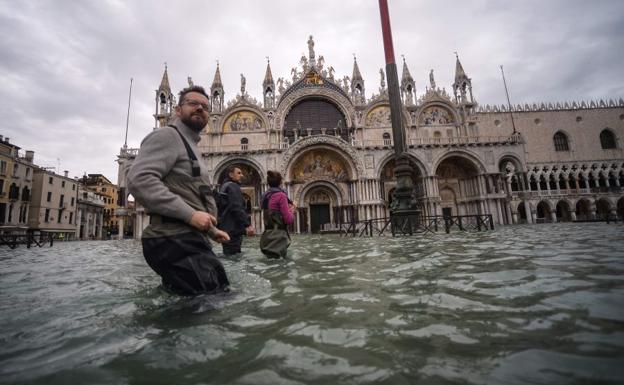 Venecia cierra la emblemática plaza de San Marcos por un nuevo 'acqua alta'