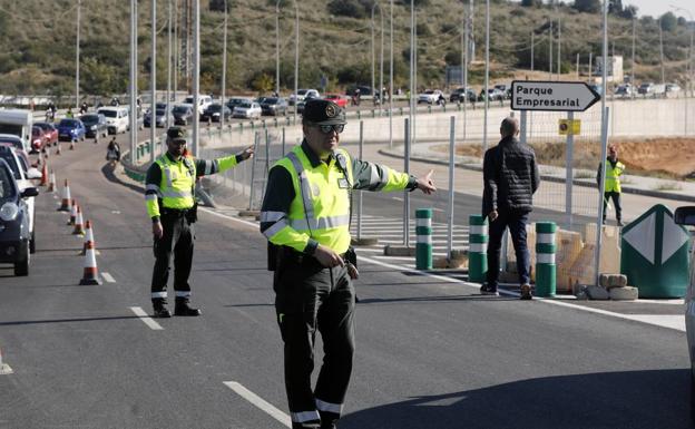 Un motorista muere al estrellarse contra la bionda de la A-3 en Cheste