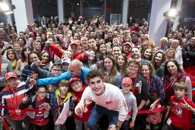 Marc Márquez, con la afición en Honda Centerauto Valencia  Las 