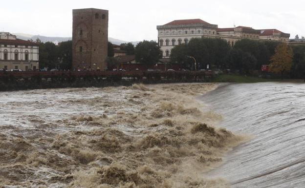 Florencia y Pisa en alerta ahora, tras las inundaciones en Venecia