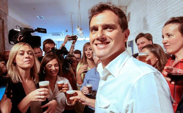 El fiestón de Albert Rivera por su 40 cumpleaños tras retirarse de la política