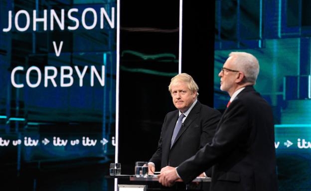 Johnson y Corbyn calientan en la tele la fría campaña electoral británica