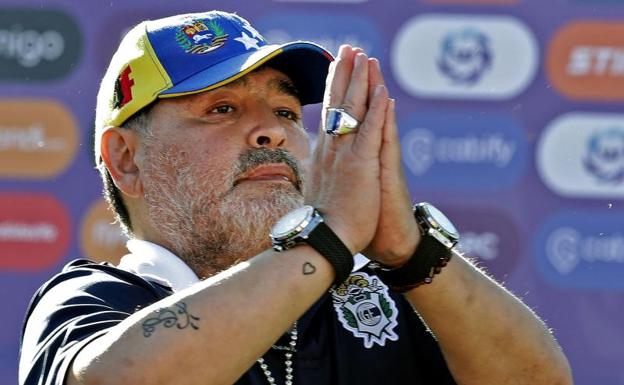 Maradona renuncia como entrenador del Gimnasia y Esgrima