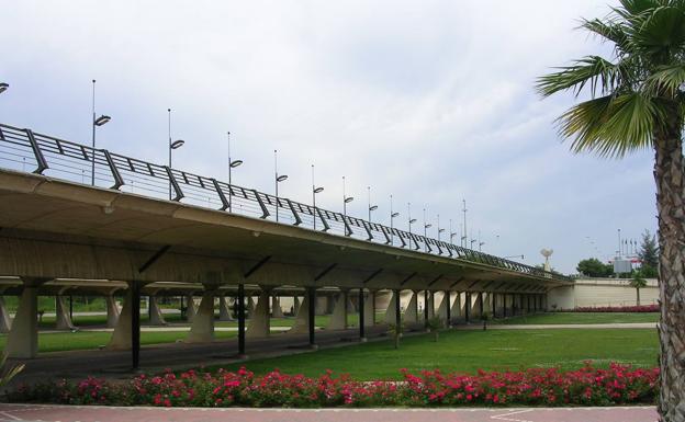 El Puente del 9 d'Octubre: una obra conmemorativa en Valencia