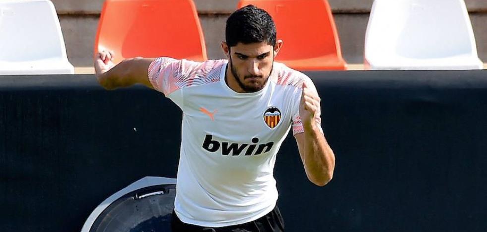 La plantilla se empeña en mantener al doctor Maestro