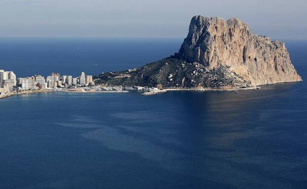 Rescatan a un anciano de 85 años tras sufrir una caída en el Peñón de Ifach