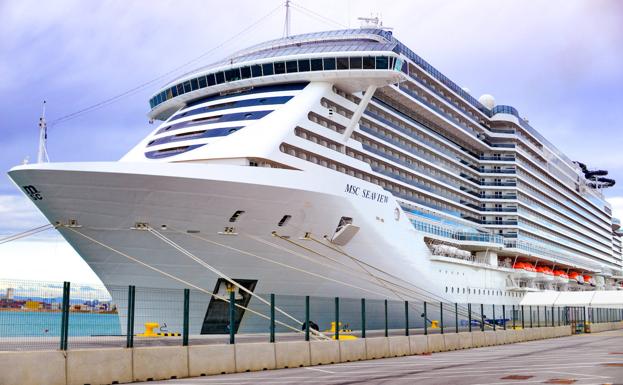 Valencia recibe un mega crucero con capacidad para 4.000 personas