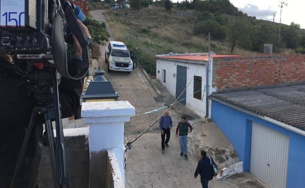 La Guardia Civil registra de nuevo la casa del hombre que quedó con la joven desaparecida en Manuel