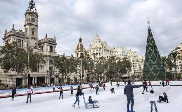 Abre la pista de hielo de Valencia en Navidad 2019: horarios, precios y cómo llegar