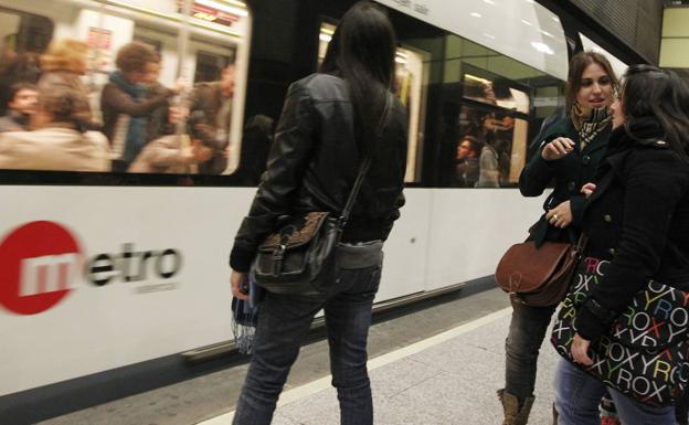 Una avería de un tren en el metro de Colón provoca retrasos en varias líneas al final del Maratón de Valencia