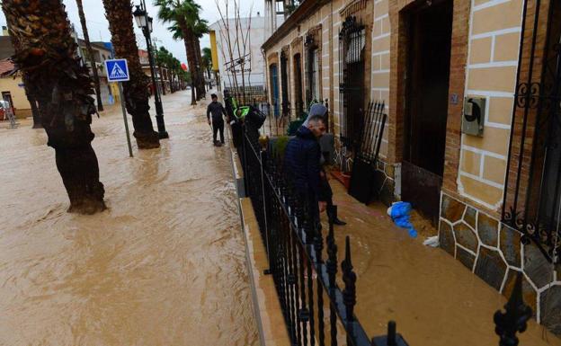 Un centenar de evacuados en Los Alcázares por el temporal de lluvias