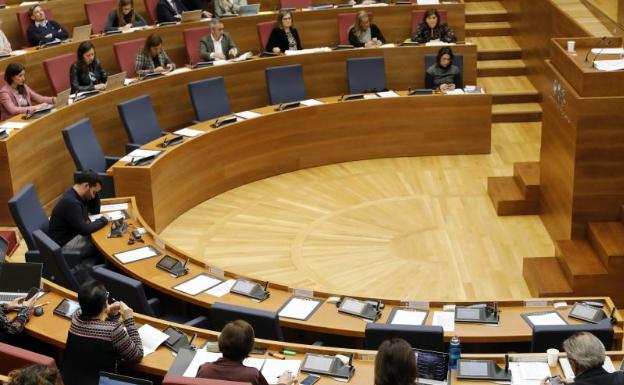 Los diputados de Les Corts quieren cobrar un finiquito o el paro tras su mandato