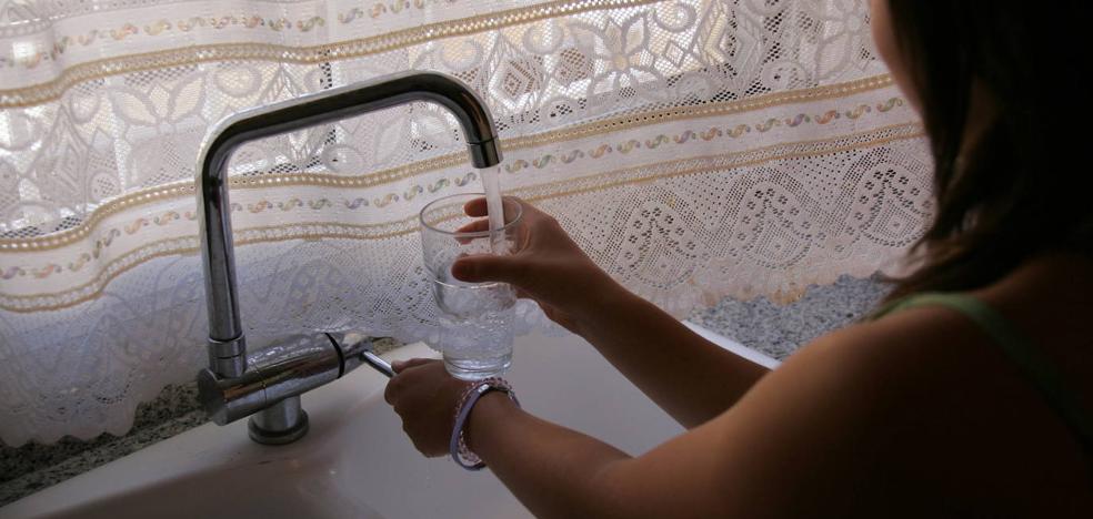 El recibo del agua subirá en Valencia para financiar obras y pagar cánones