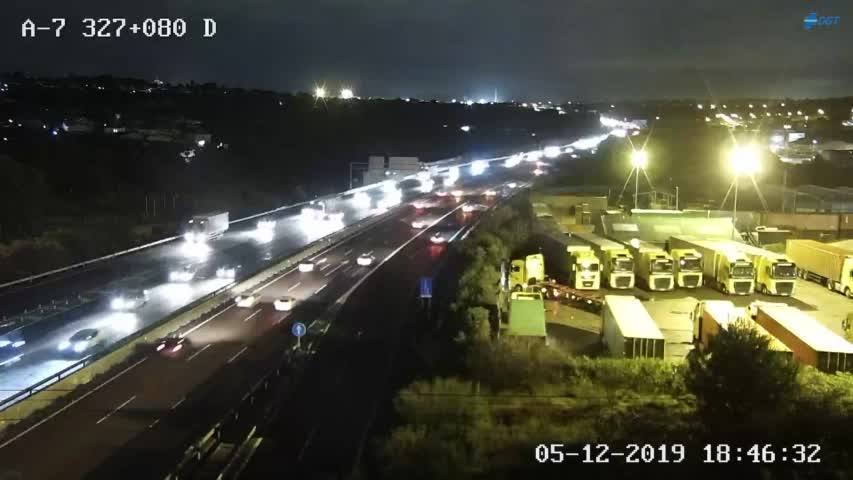 La lluvia y la operación salida complican la circulación en Valencia